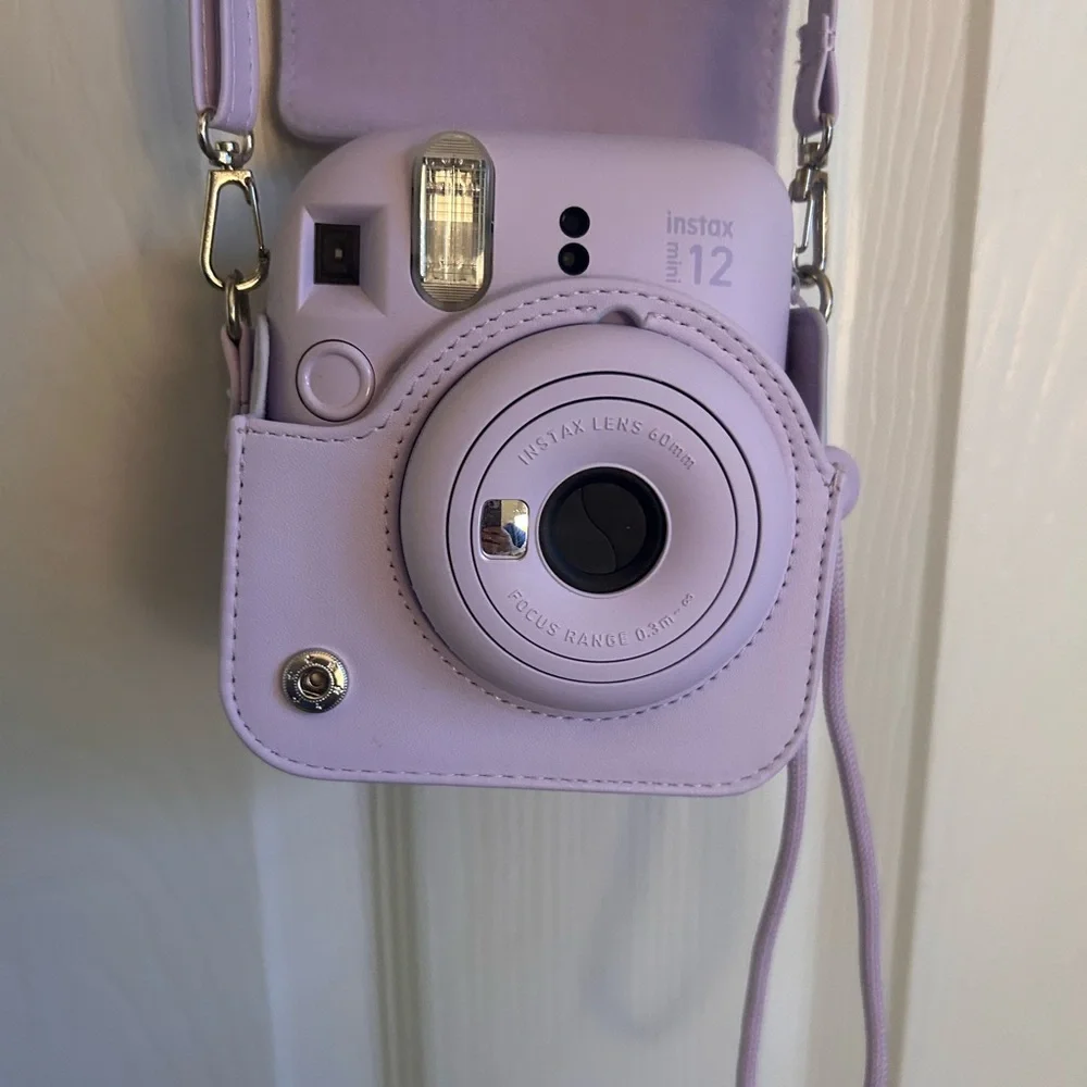INSTAX 12 fujifilm (like new) instant camera - Picture 8 of 11